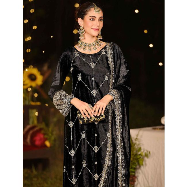 zardosi work designs dresses Latest Zardosi Work (Maxi Design) for Bridal Now you do Online Customize Order.. Bridal or Partywear Dresses Wholesale or Retail. Shipping Service Available Worldwide WhatsApp +923409596031 . . . . . . . . . . . . #