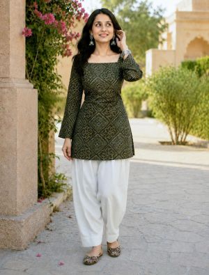 deep olive green cotton printed top with off white bottoms fabku21261